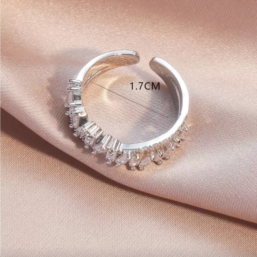 Silver cz ring - Picture 3 of 3